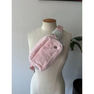 NWT Lululemon Everywhere FLEECE Belt Bag with GOLD Hardware